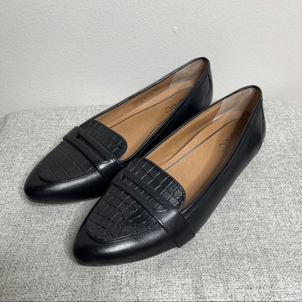 Vionic Black Leather Savannah Flats 8 Orthopedic